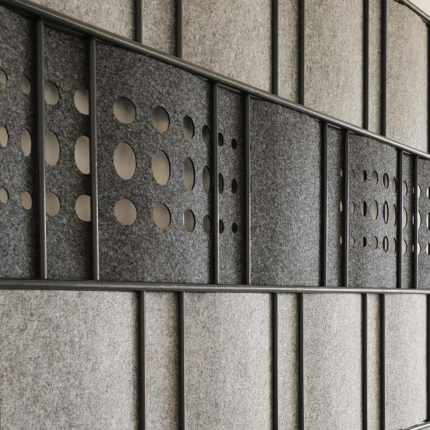 Taśma ogrodzeniowa zaun|zu Włóknina dekoracyjna pojedyncza taśma Dekor Bubble – 2,55 m, Antracyt – Widok 2