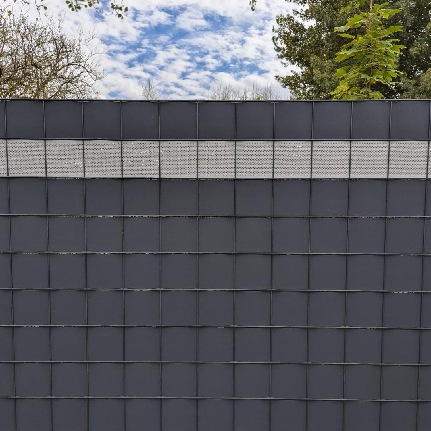 zichtstroken zaun|zu PREMIUM Geperforeerd DIAMANT-gatpatroon – 255cm, Antraciet (RAL 7016) – Beeld 5