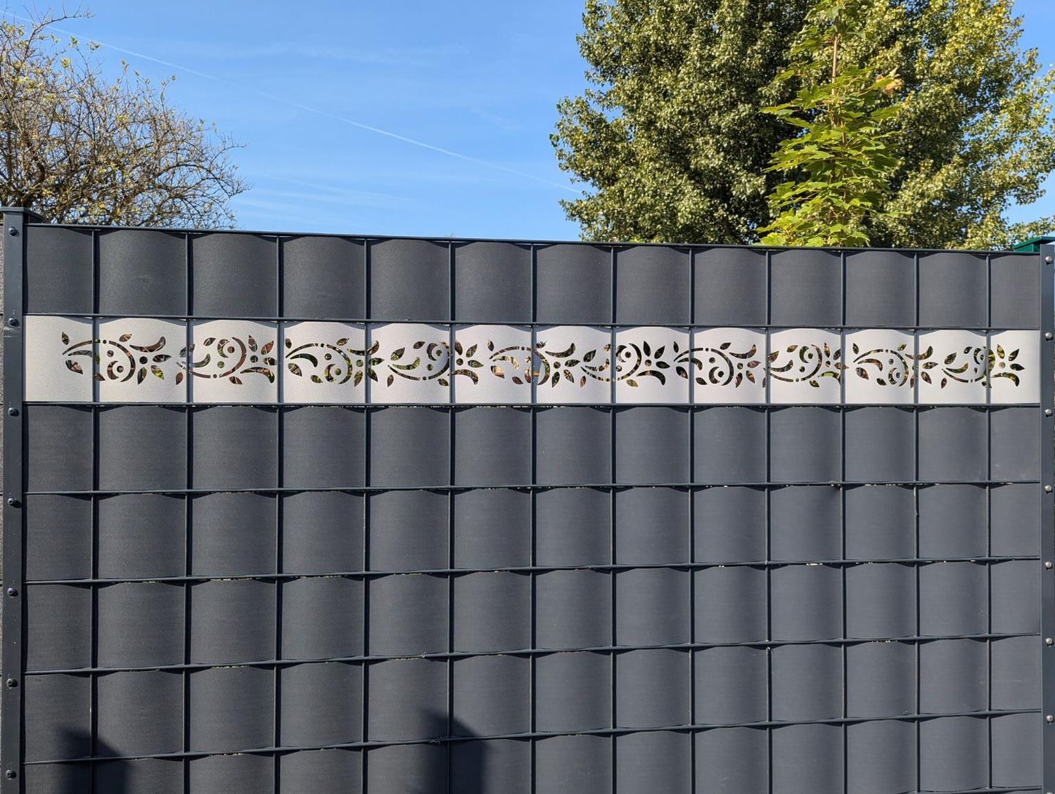 zaun|zu® PREMIUM Ukras Floral #1: ograde s laserskim uzorcima za dvostruka panelna ograda – 2,55 m – Pregled 3