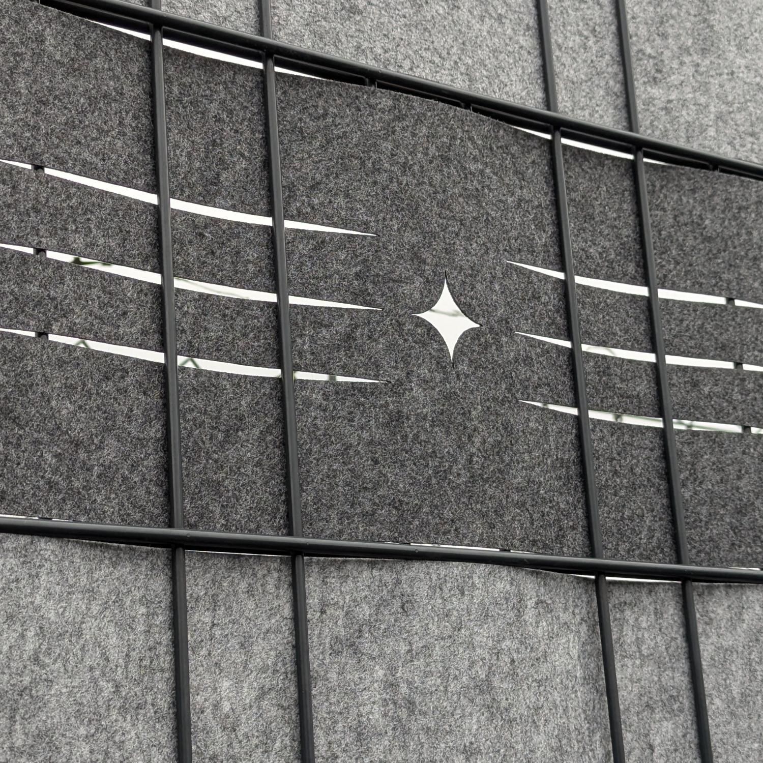 zaun|zu Design Vlies Dekor STARLINE: taśma ogrodzeniowa ze wzorem laserowym do ogrodzenia panelowego 2D – Widok 3